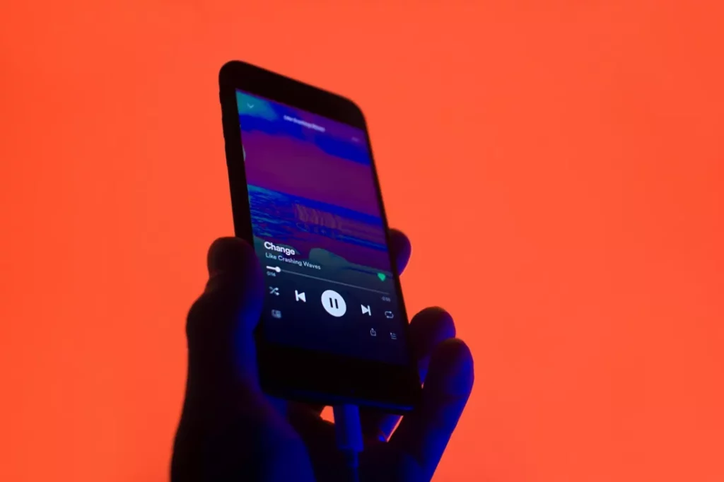 Spotify dolandırıcılıkla mücadele etmek ve mikro ödemeleri ortadan kaldırmak için telif yapısını değiştiriyor