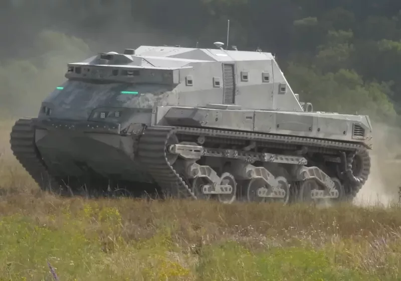 DARPA, parlayan yeşil gözlere sahip 20 metrelik otonom robot tankını piyasaya sürüyor 8 darpa parlayan yesil gozlere sahip 20 metrelik otonom robot tankini piyasaya suruyor VWQkEgrj