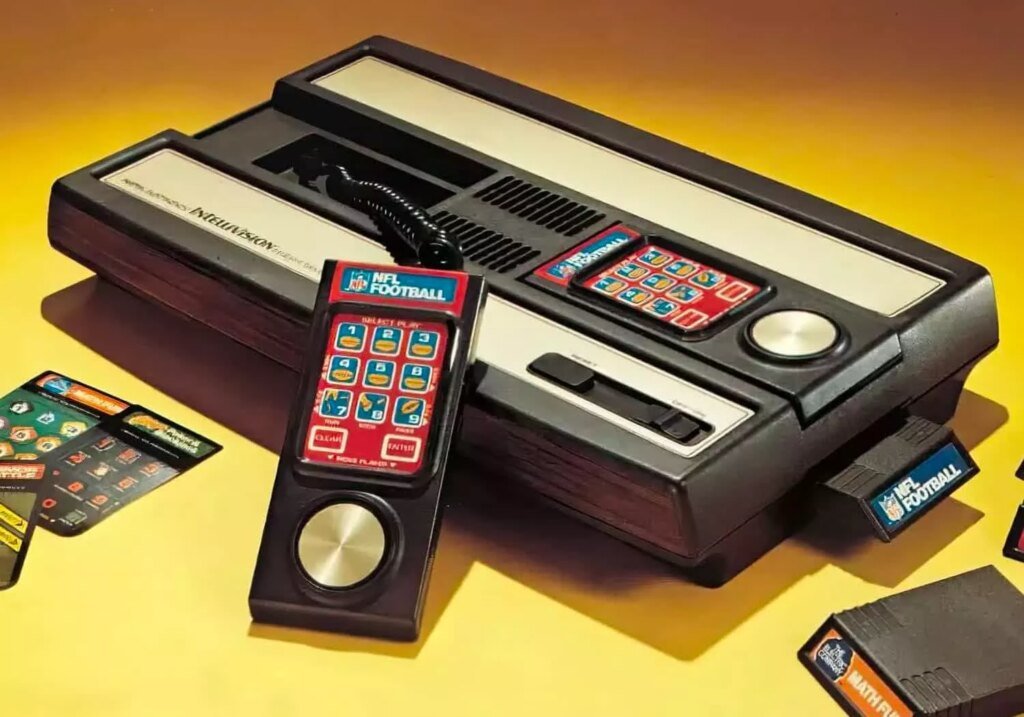 Atari, Intellivision'ı satın alarak orijinal konsol savaşına son verdi 27 atari intellivisioni satin alarak orijinal konsol savasina son verdi OuJ9JlAl