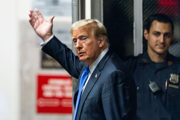 Donald Trump suçlu, tarihi kararla sessiz para planı yapmaktan suçlu bulundu 1 Jury To Begin Deliberations In Trump Hush Money Trial