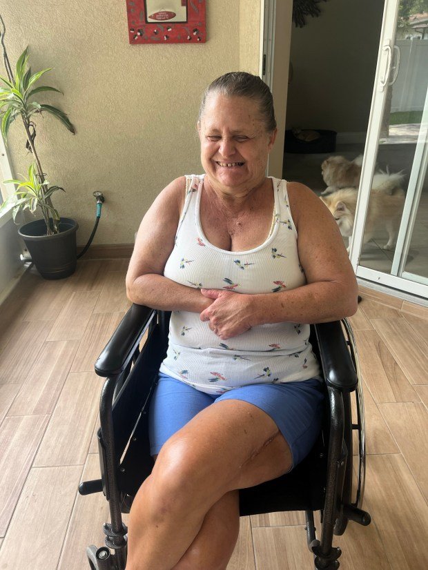 Medicaid'in 'gevşemesi' engelli insanlara karşı önyargılı olmakla suçlandı 1 Rhea Whitaker's home health aide care was cut for 12 days without her receiving any notice. Whitaker's sister, Allison Pellegrin, took time off from work to take care of Whitaker, who was disabled by a severe brain injury in 2006. (Allison Pellegrin/TNS)
