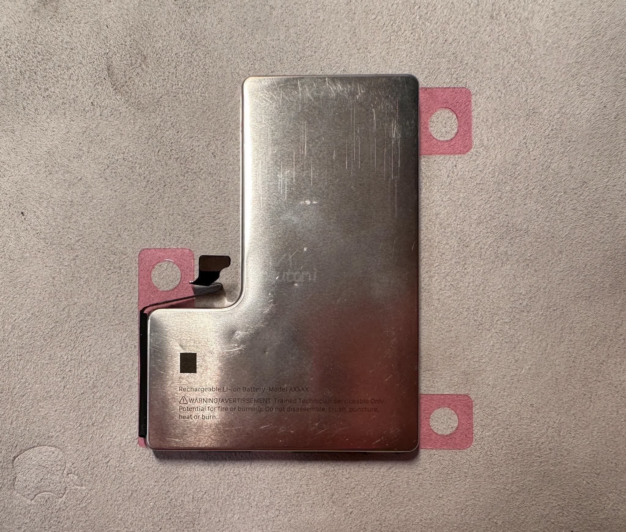 apple ab duzenlemelerine uyum saglamak amaciyla iphone 16nin pilinin cikarilmasini kolaylastirmak icin calisiyor 0 qNF3fCwk