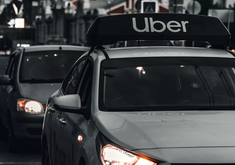 Uber, insanlara arabalarını beş haftalığına bırakmaları için 1.000 dolar teklif ediyor 7 uber insanlara arabalarini bes haftaligina birakmalari icin 1000 dolar teklif ediyor 75fqUqp5
