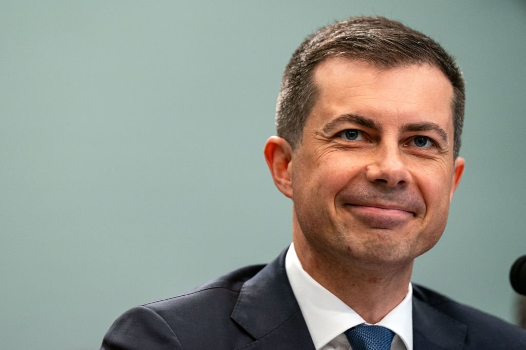 2024 biletinde Biden'ın yerini alabilecek adaylar hakkında bilmeniz gerekenler 5 Transportation Secretary Buttigieg Testifies On 2025 Budget In House Hearing