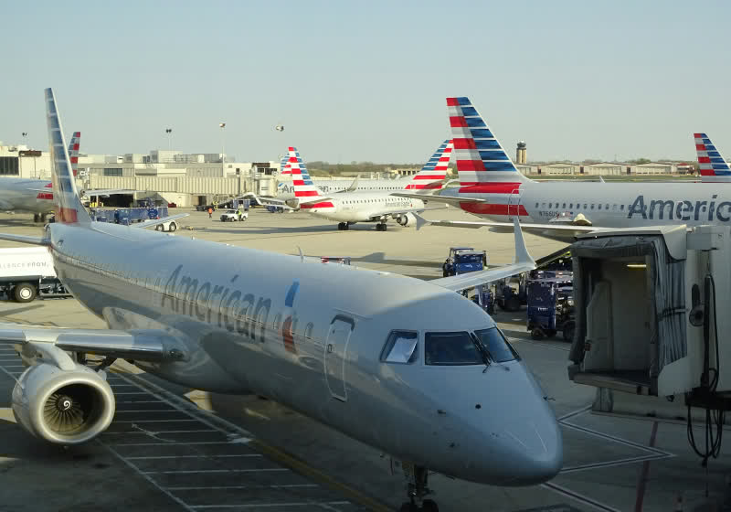 American Airlines uçağında dizüstü bilgisayar yangını acil tahliye ve yaralanmalara yol açtı 27 american airlines ucaginda dizustu bilgisayar yangini acil tahliye ve yaralanmalara yol acti FvSOyKWZ