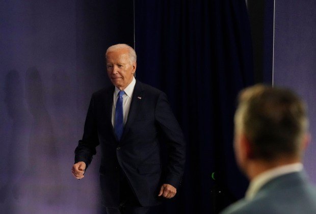 Analiz: Biden, yüksek riskli basın toplantısında Harris'i 'Başkan Yardımcısı Trump' olarak adlandırdı 1 U.S. President Joe Biden walks out to hold a news conference at the 2024 NATO Summit on Thursday, July 11, 2024, in Washington, D.C. (Kent Nishimura/Getty Images/TNS)