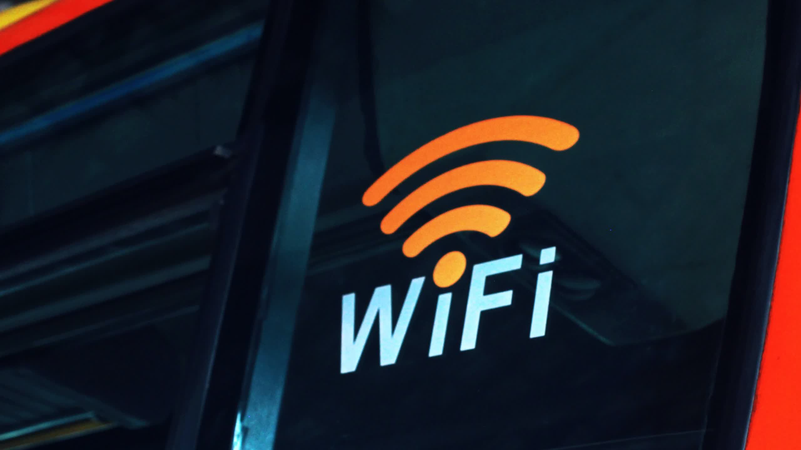 havaalanlarinda yolcularin verilerini calmak icin kotu amacli ikiz wi fi agi kullanan adam tutuklandi 0 5BmPB6gW