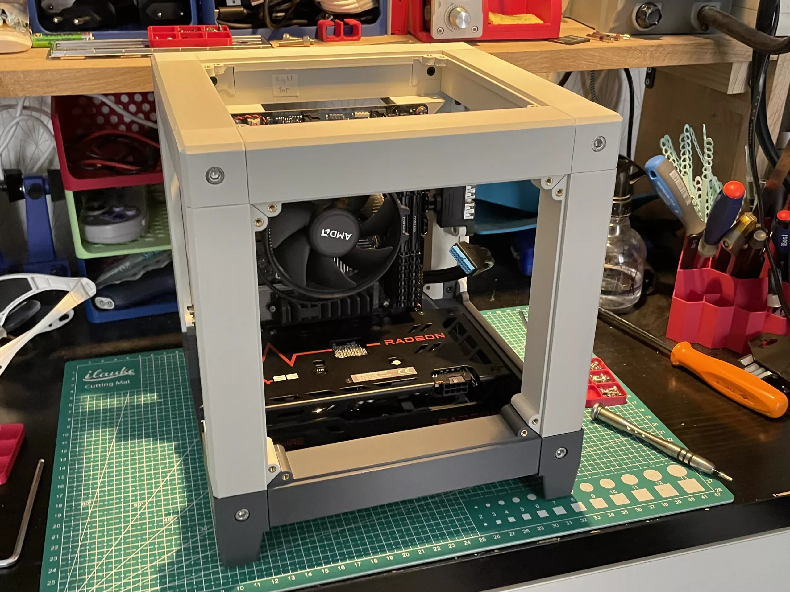 yaziciya erisiminiz varsa bu 3d yazdirilmis itx pc kasasi oldukca sik gorunuyor 0