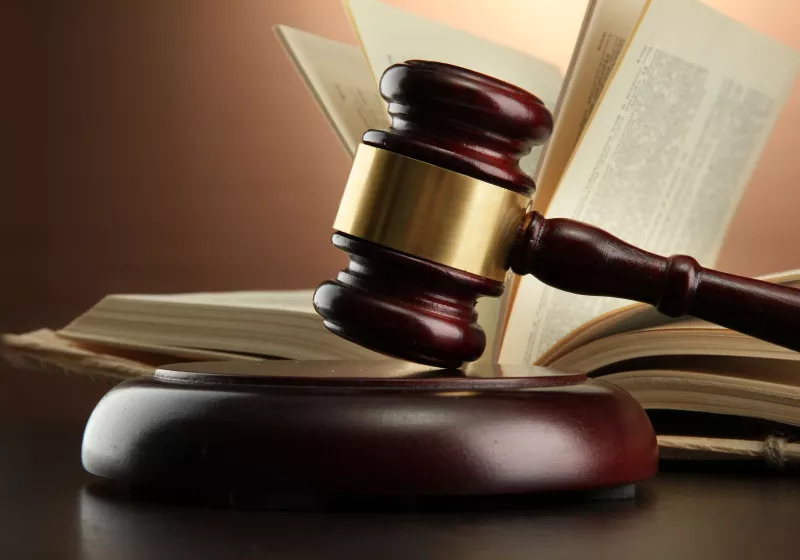 Bilgisayar korsanı, çocuk desteğinden kaçınmak için sahte ölüm düzenlediği gerekçesiyle 81 ay hapis cezasıyla karşı karşıya 1 bilgisayar korsani cocuk desteginden kacinmak icin sahte olum duzenledigi gerekcesiyle 81 ay hapis cezasiyla zv7ZOiGz