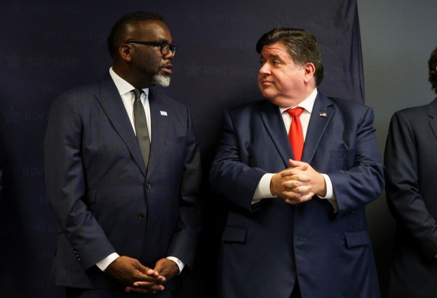 DNC Pazartesi günü Chicago'da başlıyor. İşte bilmeniz gerekenler 2 Mayor Brandon Johnson and Gov. J.B. Pritzker speak during a press conference at the United States Secret Service Field Office regarding the security measures for the 2024 Democratic National Convention on July 25, 2024. (Eileen T. Meslar/Chicago Tribune)