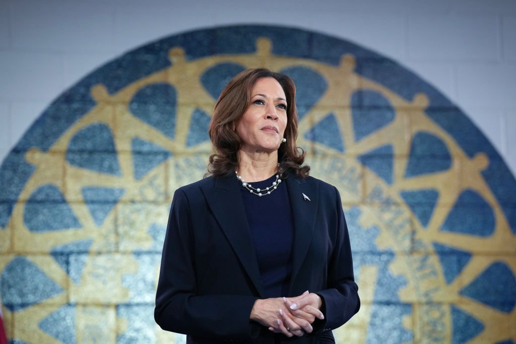 'Kamala ile ilk kez tanışın': Bu DNC geçmiş kongrelerden nasıl farklı olabilir? 2 Kamala Harris And Tim Walz Campaign In Michigan
