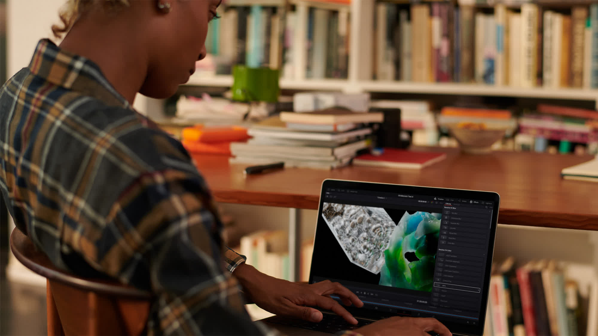 m4 cipiyle guclendirilen yeni macbook pro ve mac kucuk bu yilin ilerleyen zamanlarinda piyasaya SuRIcL5u