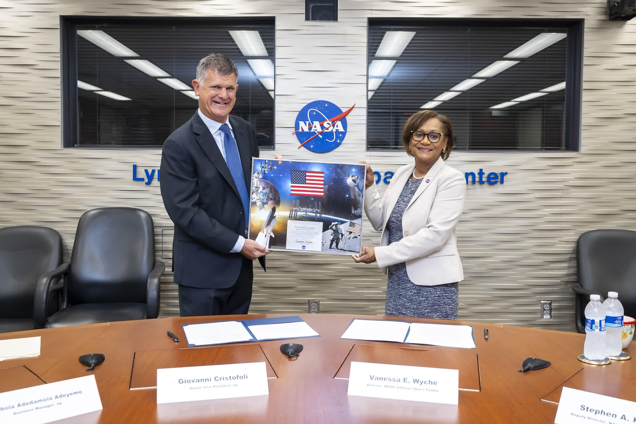 nasa ve bp ay ve marsta gelecekteki kaynak cikarimini arastirmak icin is birligi yapiyor kwztXzJ8